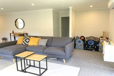 Photo of property in 17 Mooring Close, Whitby, Porirua, 5024