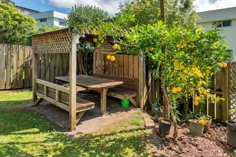 Photo of property in 9/24 Eastglen Road, Glen Eden, Auckland, 0602