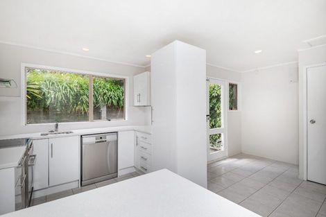 Photo of property in 2/98 Mountbatten Avenue, Hillcrest, Auckland, 0627