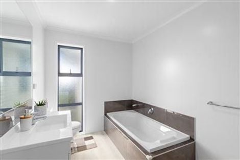 Photo of property in 16 Northmoor Boulevard, Rolleston, 7615