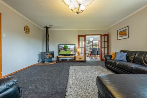 Photo of property in 86 Wikiriwhi Crescent, Awapuni, Palmerston North, 4412