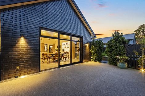 Photo of property in 17 Lees Road, Strowan, Christchurch, 8052