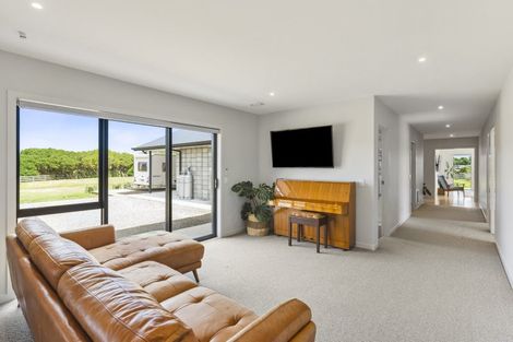 Photo of property in 39 Sandown Road, Te Horo Beach, Otaki, 5581