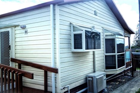 Photo of property in 31 Solar Road, Glen Eden, Auckland, 0602