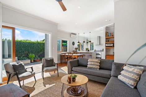 Photo of property in 48 Renfrew Avenue, Sandringham, Auckland, 1041