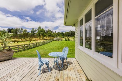 Photo of property in 11 Tiffen Lane, Waipawa, 4210