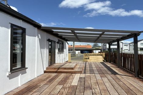 Photo of property in 76 Wharf Road, Te Atatu Peninsula, Auckland, 0610