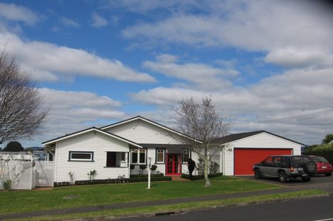 Photo of property in 2 Edgecumbe Road, Tauranga, 3110