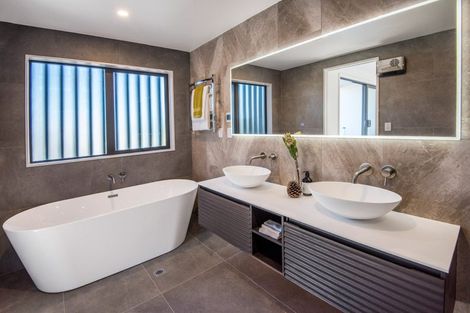 Photo of property in 16c Saltburn Road, Milford, Auckland, 0620