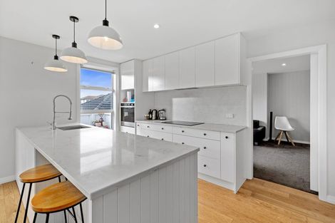 Photo of property in 2/39 Old Lake Road, Narrow Neck, Auckland, 0624