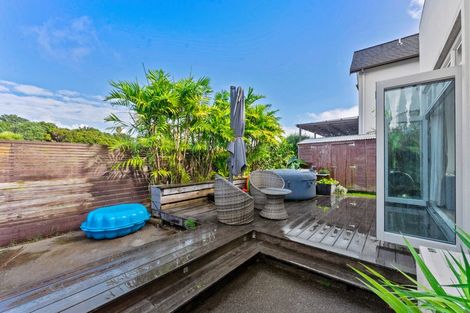Photo of property in 11f Clearwater Cove, West Harbour, Auckland, 0618