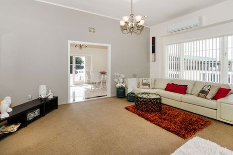 Photo of property in 1 Village Place, Tuakau, 2121