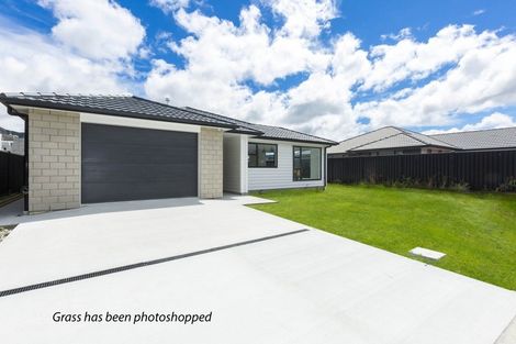 Photo of property in 8 Passchendaele Grove, Trentham, Upper Hutt, 5018