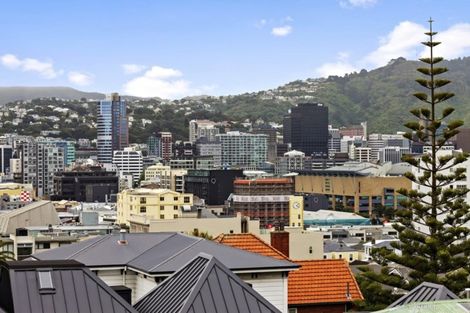 Photo of property in Kingsgate Flats, 10 Austin Street, Mount Victoria, Wellington, 6011