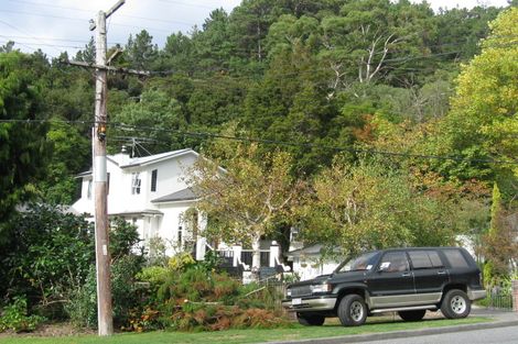 Photo of property in 105 Pinehaven Road, Pinehaven, Upper Hutt, 5019