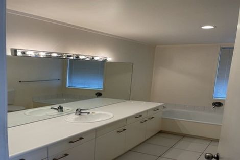 Photo of property in 2/14 Takutai Avenue, Bucklands Beach, Auckland, 2012