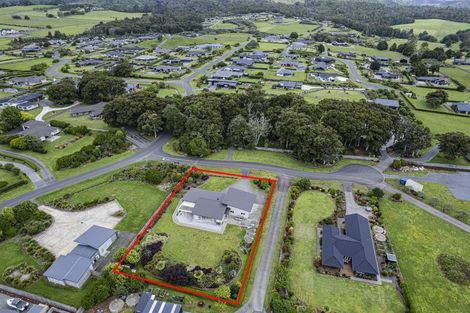 Photo of property in 4 Cornerstone Place, Te Kamo, Kamo, 0185