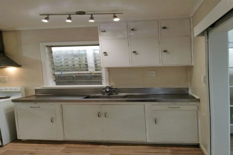 Photo of property in 88 Newlands Road, Newlands, Wellington, 6037