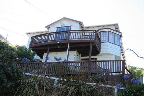 Photo of property in 140 Kelburn Parade, Kelburn, Wellington, 6012