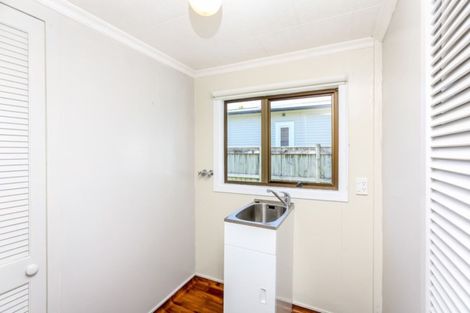 Photo of property in 421 Mangorei Road, Highlands Park, New Plymouth, 4312