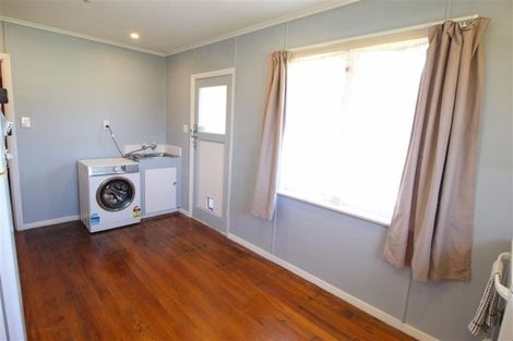 Photo of property in 4 Moeraki Road, Maoribank, Upper Hutt, 5018