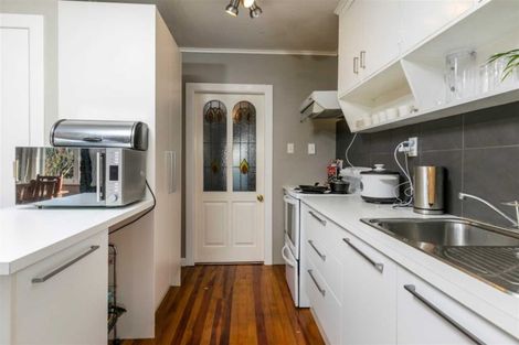 Photo of property in 50 Hobsonville Road, West Harbour, Auckland, 0618