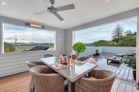 Photo of property in 68 Exmouth Road, Northcote, Auckland, 0627