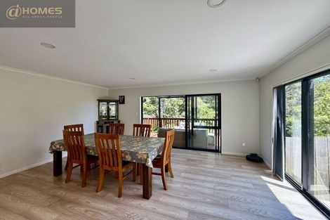 Photo of property in 70 Sungrove Rise, Sunnyvale, Auckland, 0612