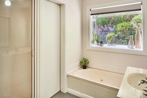 Photo of property in 32 Moana Road, Plimmerton, Porirua, 5026