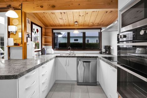 Photo of property in 16 Heaphy Road, Opunake, 4616