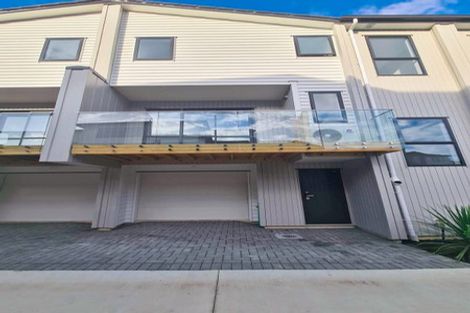 Photo of property in 16b Sheridan Drive, New Lynn, Auckland, 0600