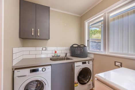 Photo of property in 4 Waverley Street, Waipawa, 4210