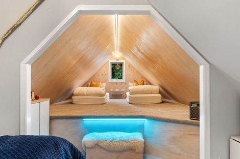 Photo of property in 32 Evergreen Place, Sunshine Bay, Queenstown, 9300