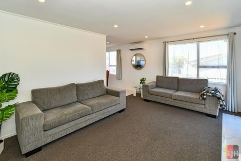 Photo of property in 1/147 Carnoustie Drive, Wattle Downs, Auckland, 2103