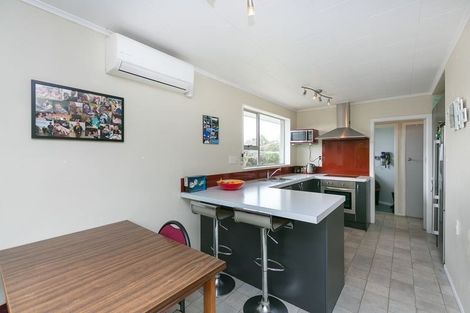 Photo of property in 11 Warkworth Grove, Bell Block, New Plymouth, 4312