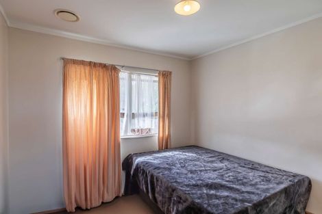 Photo of property in 2/23 Flaunty Place, West Harbour, Auckland, 0618