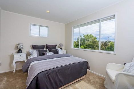 Photo of property in 3 Barker Rise, Northcross, Auckland, 0632