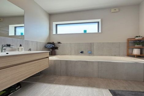 Photo of property in 6 Te Aparangi Road, Papakura, 2110