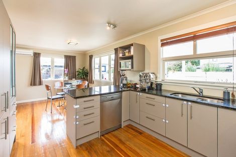 Photo of property in 4 Woodstock Place, Hokowhitu, Palmerston North, 4410