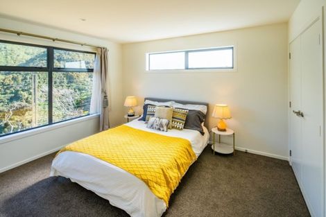 Photo of property in 22 Cromwell Point, Newlands, Wellington, 6037