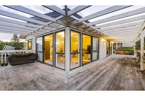 Photo of property in 107 Pah Road, Cockle Bay, Auckland, 2014