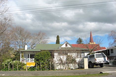Photo of property in 17 Church Street, Waipawa, 4210