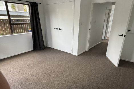 Photo of property in 2/92 Moore Street, Hillcrest, Auckland, 0627