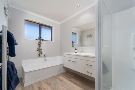 Photo of property in 48 Armstrong Avenue, Carterton, 5713