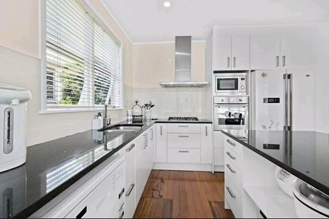 Photo of property in 2/221 Onewa Road, Birkenhead, Auckland, 0626