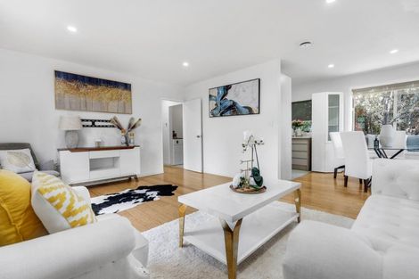 Photo of property in 2/3 Barron Drive, Green Bay, Auckland, 0604