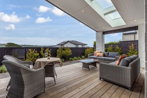 Photo of property in 14 Rotorua Grove, Aotea, Porirua, 5024