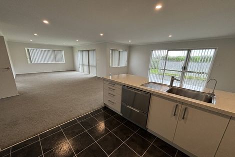Photo of property in 74 Fernbrook Drive, Hurworth, New Plymouth, 4310