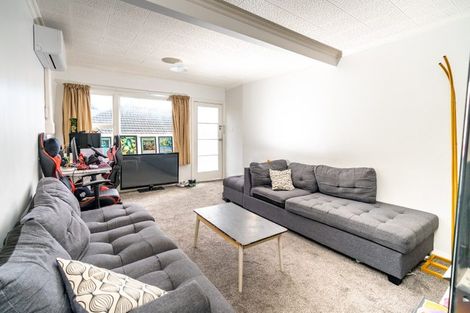Photo of property in 87 Queens Drive, Lyall Bay, Wellington, 6022