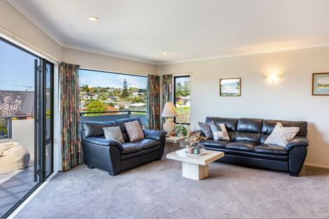 Photo of property in 27 Kinder Street, Acacia Bay, Taupo, 3330
